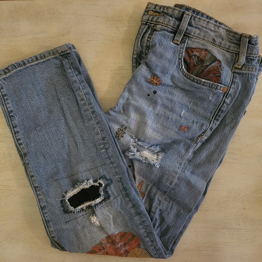 Pilcro Embroidered Jeans Size 28